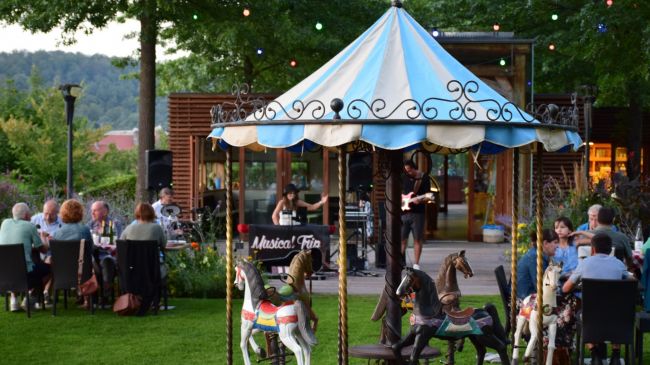 Grillkonzert im Friedensgarten